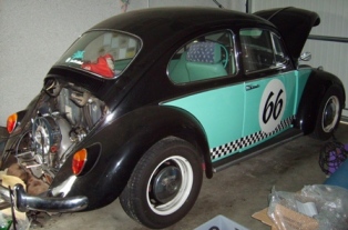 hier der ganze "kleine wagen".<br />verbaut sind noch rundum corrado G60 bremsen mit bmw 325 bremsscheiben hinten auf DIY adaptern und radnaben.<br />das beste, die haben sogar den tüv segen bekommen.