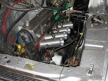 mal ein bild meiner spritze!da war sie das erste mal aufm motor drauf zu versuchszwecken und anpassungsarbeiten!