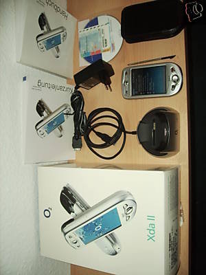 hier sieht man die docking-station mit dem USB kabel