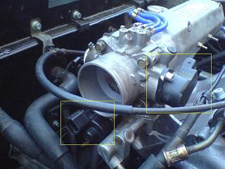 Das ist meine Drosselklappe mit dem Warmlaufsystem das ich schon entfernt habe und meine Drosselklappenpotentiometer